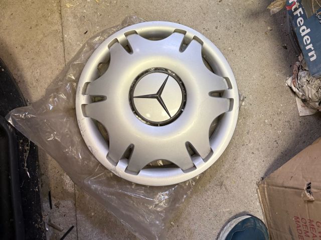 bontott MERCEDES-BENZ VITO Dísztárcsa (1 db)