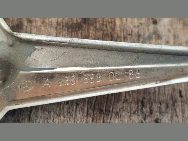 bontott MERCEDES-BENZ VITO Első Embléma