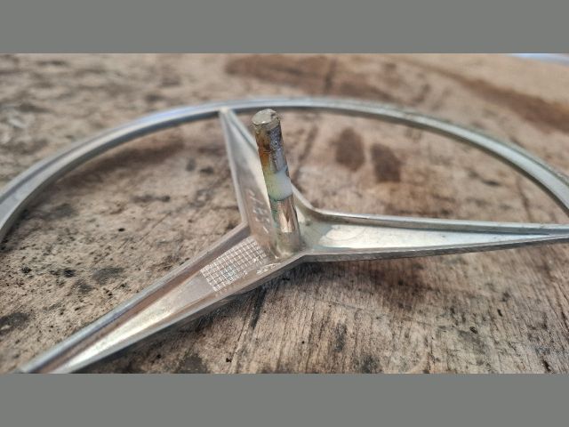 bontott MERCEDES-BENZ VITO Első Embléma