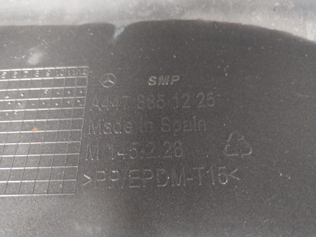 bontott MERCEDES-BENZ VITO Hátsó Lökhárító (Üresen)