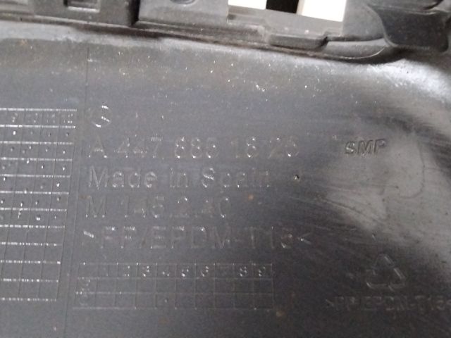 bontott MERCEDES-BENZ VITO Hátsó Lökhárító (Üresen)