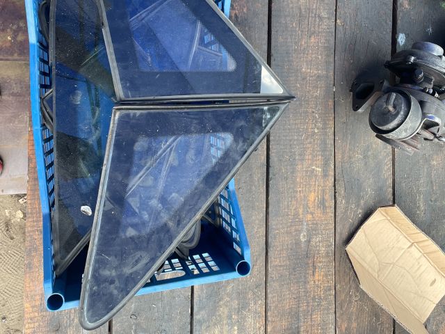 bontott MERCEDES-BENZ VITO Jobb A Oszlop Oldalablak Üveg