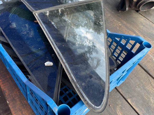 bontott MERCEDES-BENZ VITO Jobb A Oszlop Oldalablak Üveg