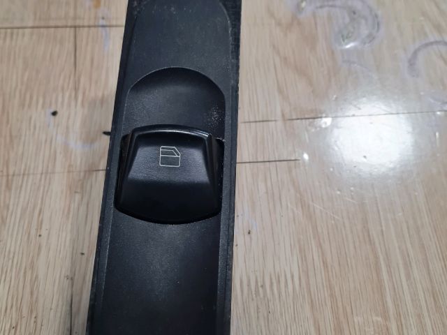 bontott MERCEDES-BENZ VITO Jobb első Ablakemelő Kapcsoló Keret