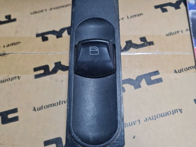 bontott MERCEDES-BENZ VITO Jobb első Ablakemelő Kapcsoló