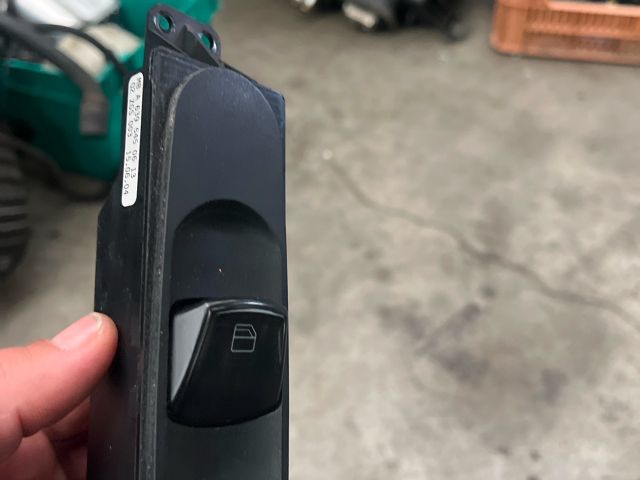 bontott MERCEDES-BENZ VITO Jobb első Ablakemelő Kapcsoló