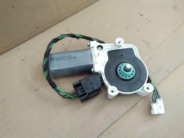 bontott MERCEDES-BENZ VITO Jobb első Ablakemelő Motor