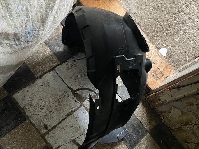 bontott MERCEDES-BENZ VITO Jobb első Dobbetét (Kerékjárati, Műanyag)