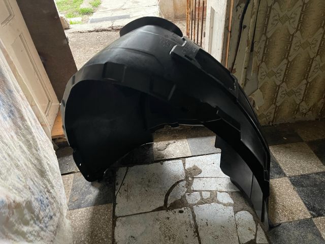 bontott MERCEDES-BENZ VITO Jobb első Dobbetét (Kerékjárati, Műanyag)