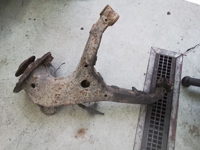 bontott MERCEDES-BENZ VITO Jobb hátsó Csonkállvány Kerékaggyal