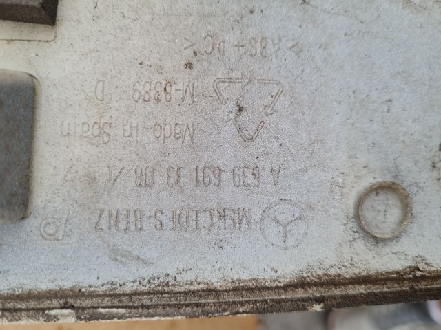 bontott MERCEDES-BENZ VITO Jobb hátsó Sárvédő Díszléc