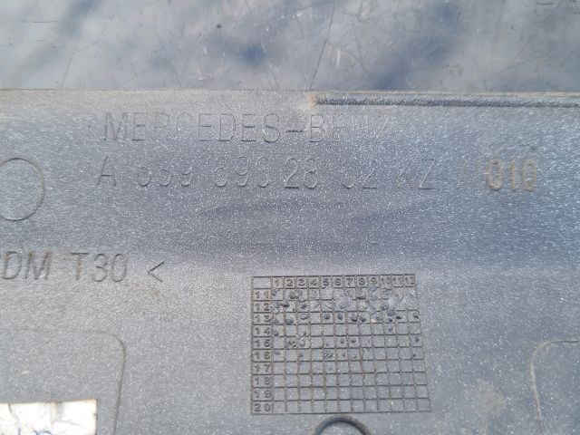 bontott MERCEDES-BENZ VITO Jobb hátsó Sárvédő Díszléc