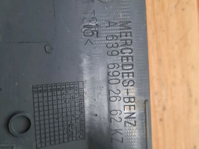 bontott MERCEDES-BENZ VITO Jobb hátsó Sárvédő Díszléc