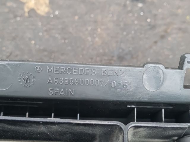 bontott MERCEDES-BENZ VITO Középső Szellőző Keret
