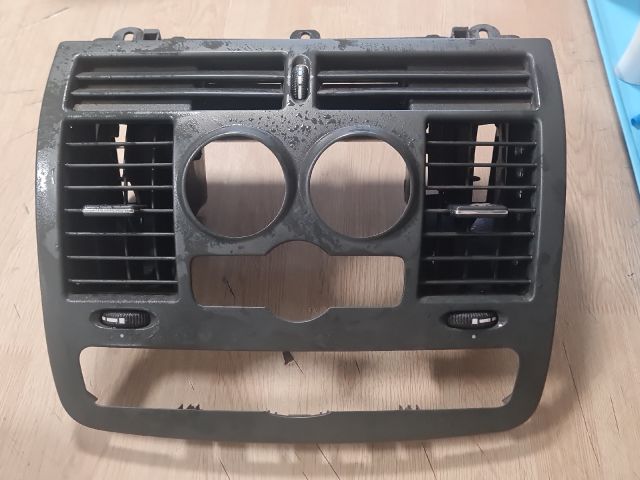 bontott MERCEDES-BENZ VITO Középső Szellőző Keret