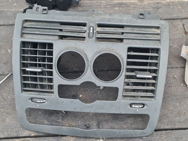 bontott MERCEDES-BENZ VITO Középső Szellőző Keret