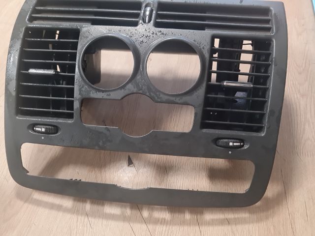 bontott MERCEDES-BENZ VITO Középső Szellőző Keret