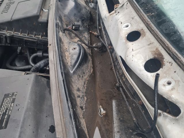 bontott MERCEDES-BENZ VITO Levélrács Tartó