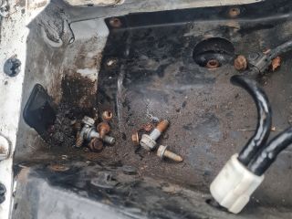 bontott MERCEDES-BENZ VITO Levélrács Tartó