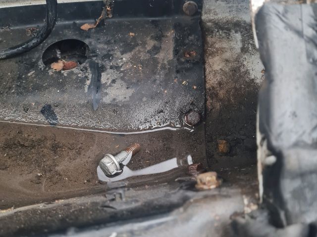 bontott MERCEDES-BENZ VITO Levélrács Tartó