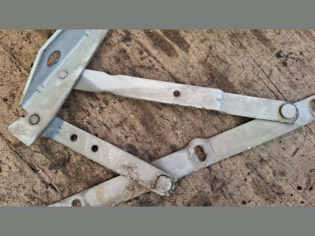 bontott MERCEDES-BENZ VITO Motorháztető Bal Zsanér