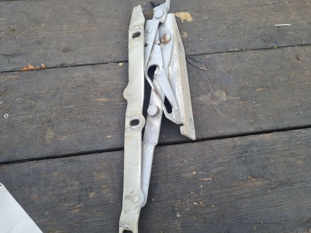 bontott MERCEDES-BENZ VITO Motorháztető Jobb Zsanér