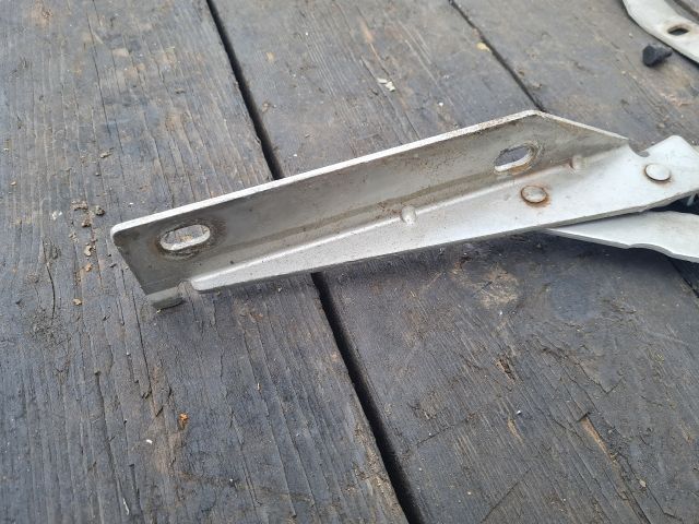 bontott MERCEDES-BENZ VITO Motorháztető Jobb Zsanér