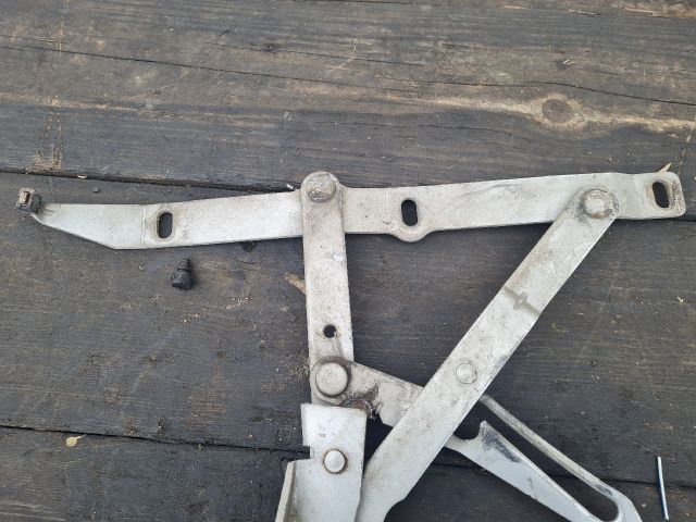 bontott MERCEDES-BENZ VITO Motorháztető Jobb Zsanér