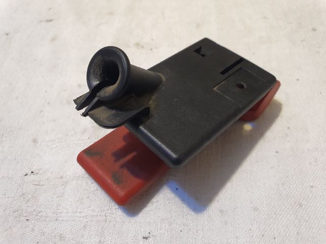 bontott MERCEDES-BENZ VITO Motorháztető Nyitó Kar / Gomb