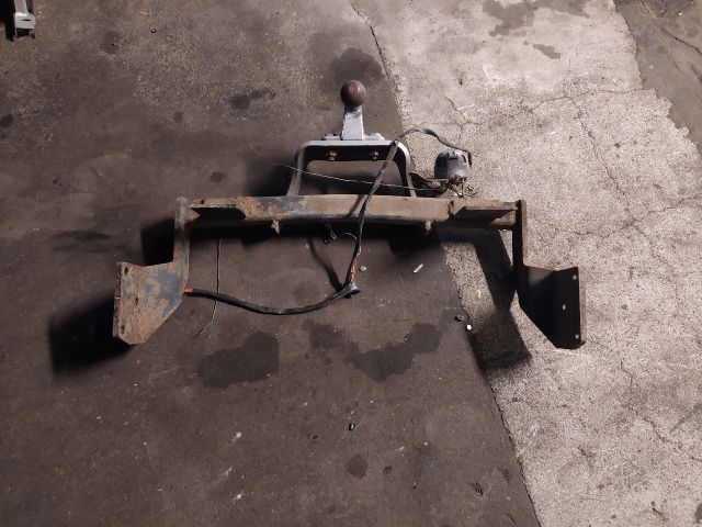 bontott MERCEDES-BENZ VITO Vonóhorog