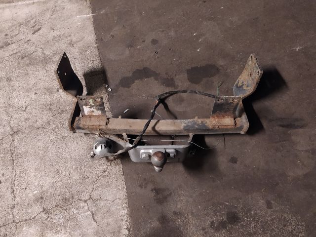 bontott MERCEDES-BENZ VITO Vonóhorog