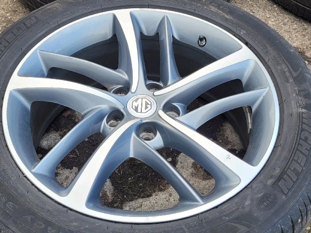 bontott MG HS Alufelni Szett Gumival