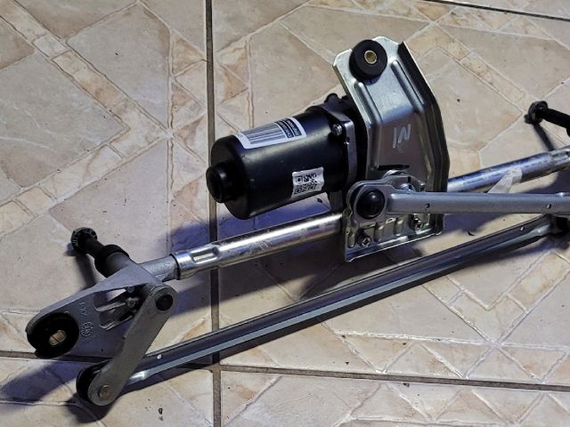 bontott MG HS Első Ablaktörlő Szerkezet Motorral