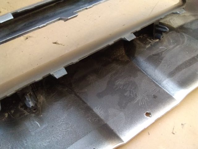 bontott MG HS Első Lökhárító Alsó Középső Díszrács