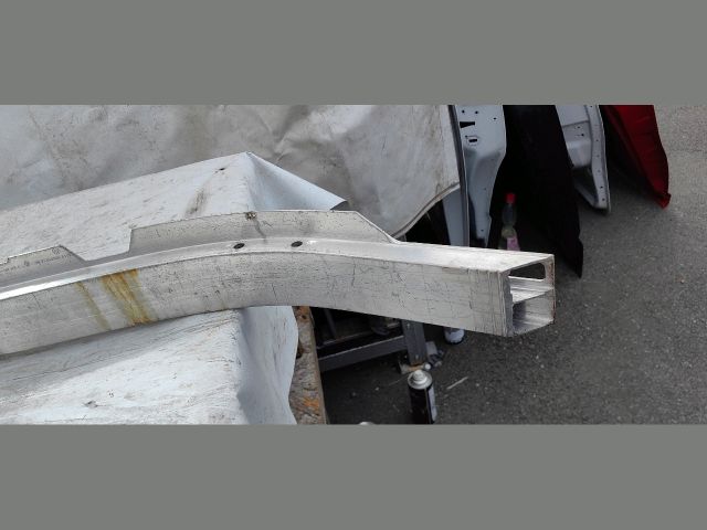 bontott MINI CLUBMAN Első Lökhárító Merevítő (Fém)