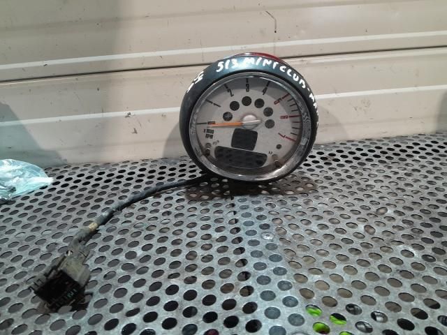 bontott MINI CLUBMAN Fordulatszámmérő