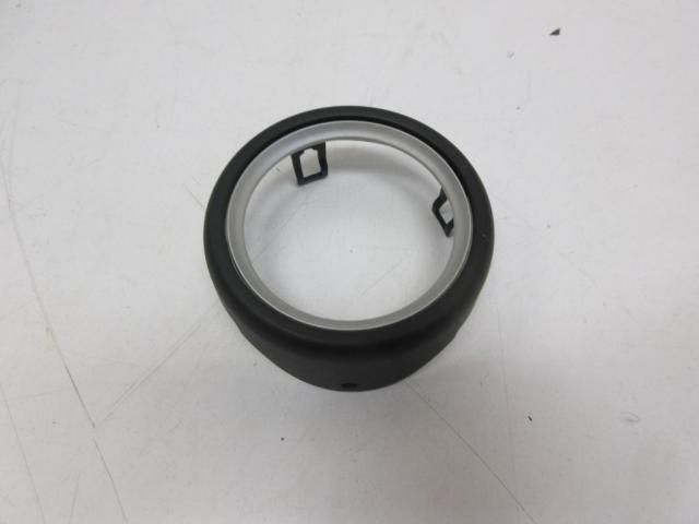 bontott MINI CLUBMAN Jobb első Kilincs Burkolat