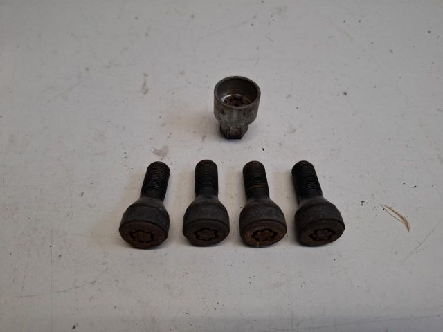 bontott MINI CLUBMAN Kerék Csavar Szett