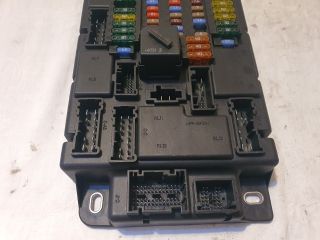 bontott MINI COUNTRYMAN Biztosítéktábla Utastér