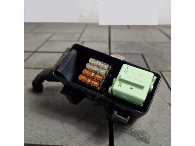 bontott MINI COUNTRYMAN Biztosítéktábla Motortér