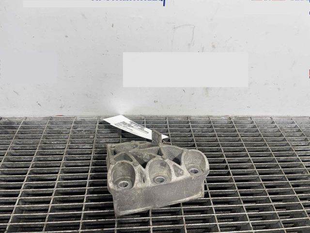 bontott MINI COUNTRYMAN Motor Tartó Bak (Pozíciófüggetlen)