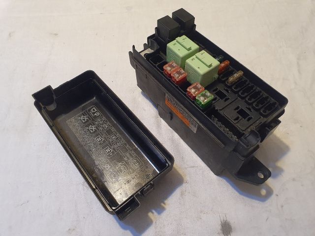 bontott MINI COUNTRYMAN Biztosítéktábla Motortér