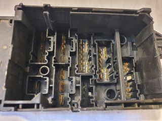 bontott MINI COUNTRYMAN Biztosítéktábla Motortér