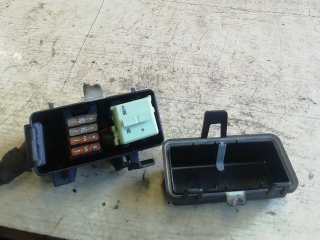 bontott MINI COUNTRYMAN Biztosítéktábla Motortér