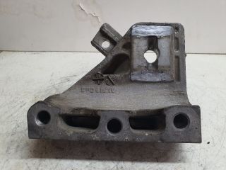 bontott MINI COUNTRYMAN Motor Tartó Bak (Fém)