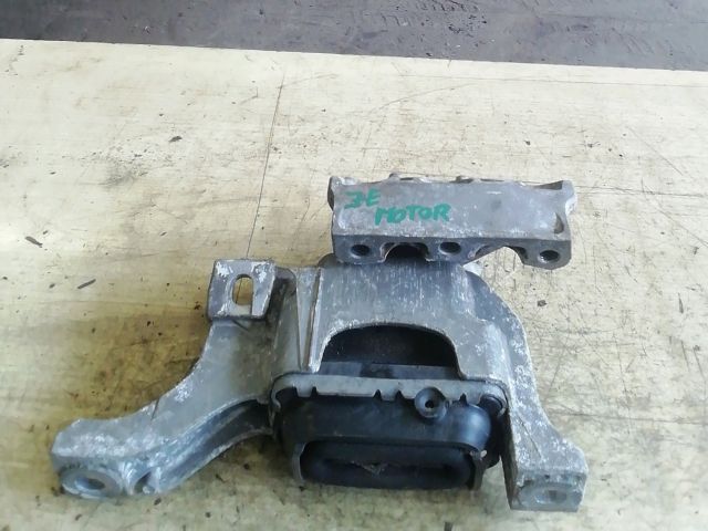 bontott MINI COUNTRYMAN Motor Tartó Bak Jobb