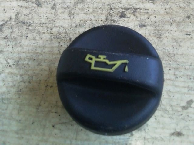 bontott MINI COUNTRYMAN Olajbeöntő Sapka