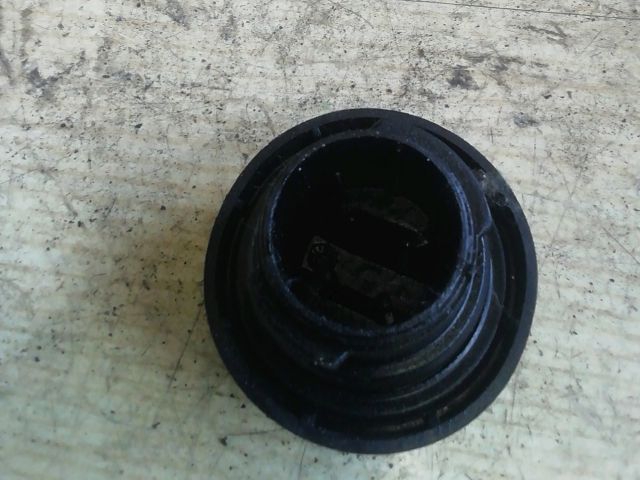 bontott MINI COUNTRYMAN Olajbeöntő Sapka