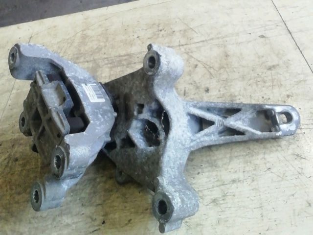 bontott MINI COUNTRYMAN Váltó Tartó Bak (Pozíciófüggetlen)