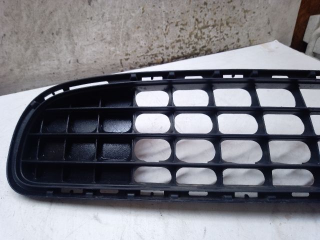 bontott MINI COUNTRYMAN Első Lökhárító Alsó Középső Díszrács